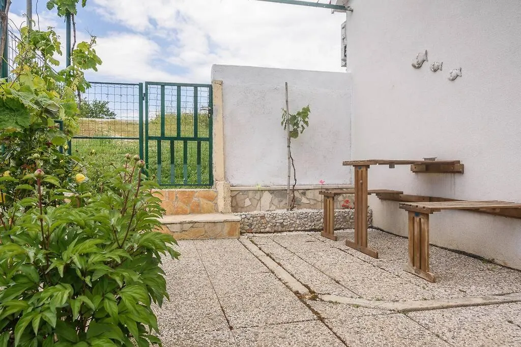 Lovely Bungalow With Parking,Garden And Bbq Kastela Croatia