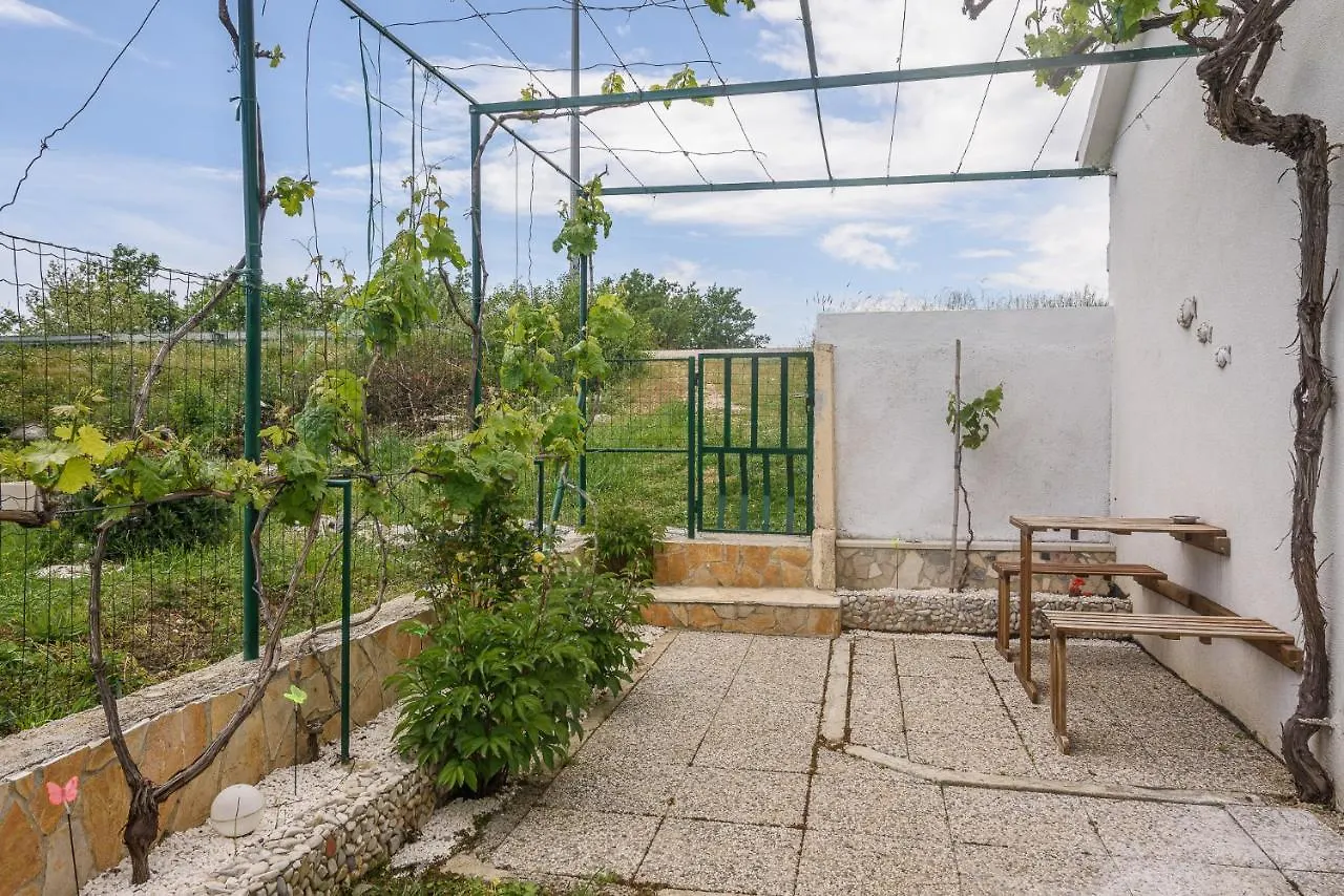 Lovely Bungalow With Parking,Garden And Bbq Kastela