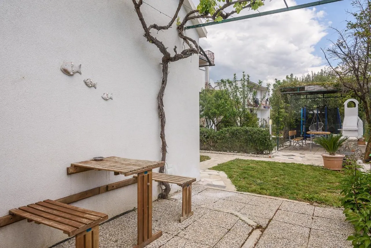 Apartment Lovely Bungalow With Parking,Garden And Bbq Kastela