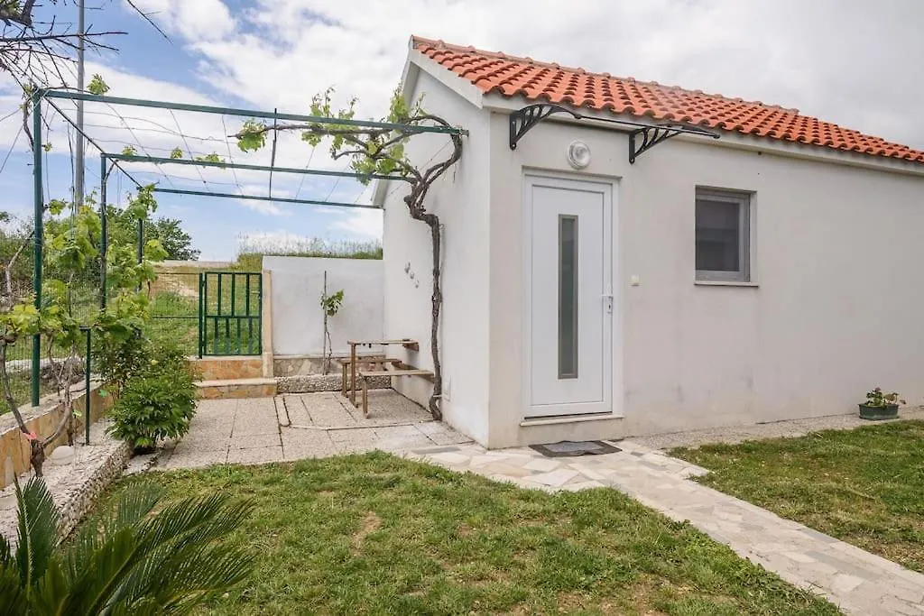 Apartment Lovely Bungalow With Parking,Garden And Bbq Kastela Croatia